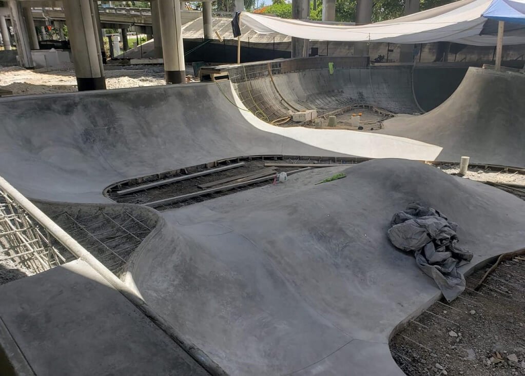 CONSTRUCCIÓN DE SKATE-PARK, EE.UU.