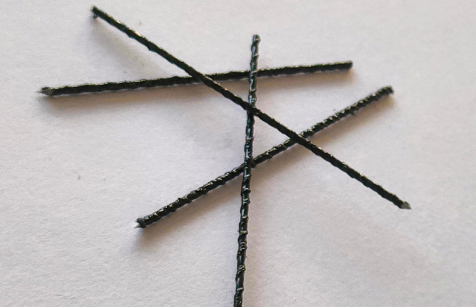 Binevir SuperFiber es una macrofibra de vidrio que se utiliza con éxito para reemplazar fibras de acero, mallas de alambre soldadas y barras de refuerzo convencionales en una amplia variedad de aplicaciones.