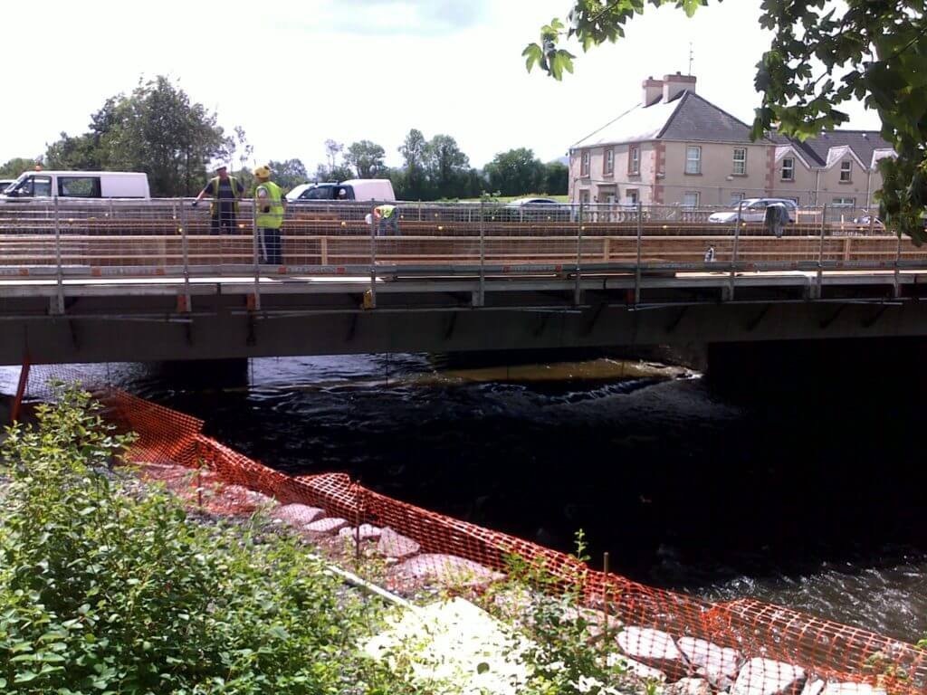 PUENTE DE THOMPSON, IRLANDA DEL NORTE